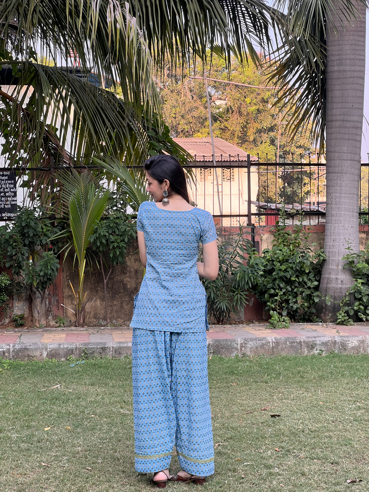 Inaya Farsi Suit